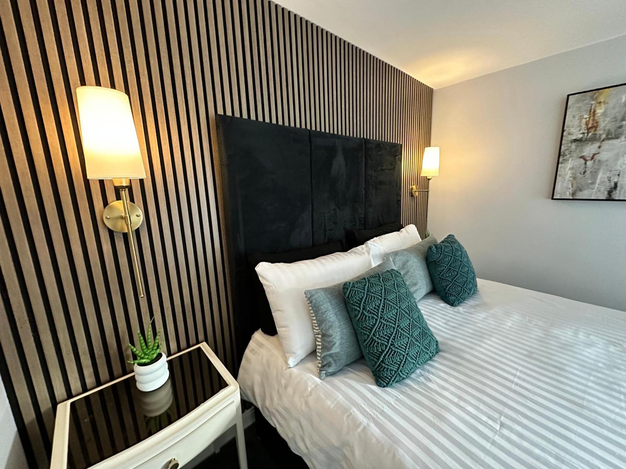 Waterside Mufc & Trafford Centre Townhouse 4 Bedroom Free Parking マンチェスター エクステリア 写真